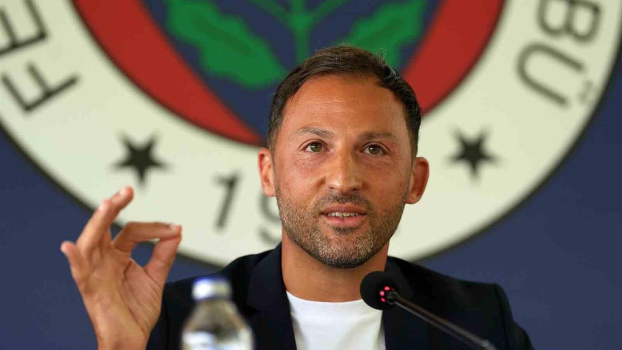 İstanbul'da Fenerbahçe Teknik Direktörü Domenico Tedesco, Beşiktaş ile oynanacak derbide takımının başında olacak.