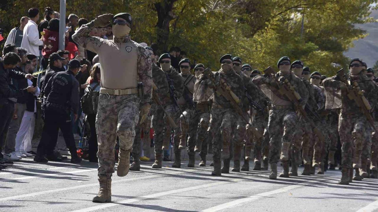 Bitlis'te 29 Ekim Cumhuriyet Bayramı'nın 102. Yıl Dönümü Coşkuyla Kutlandı