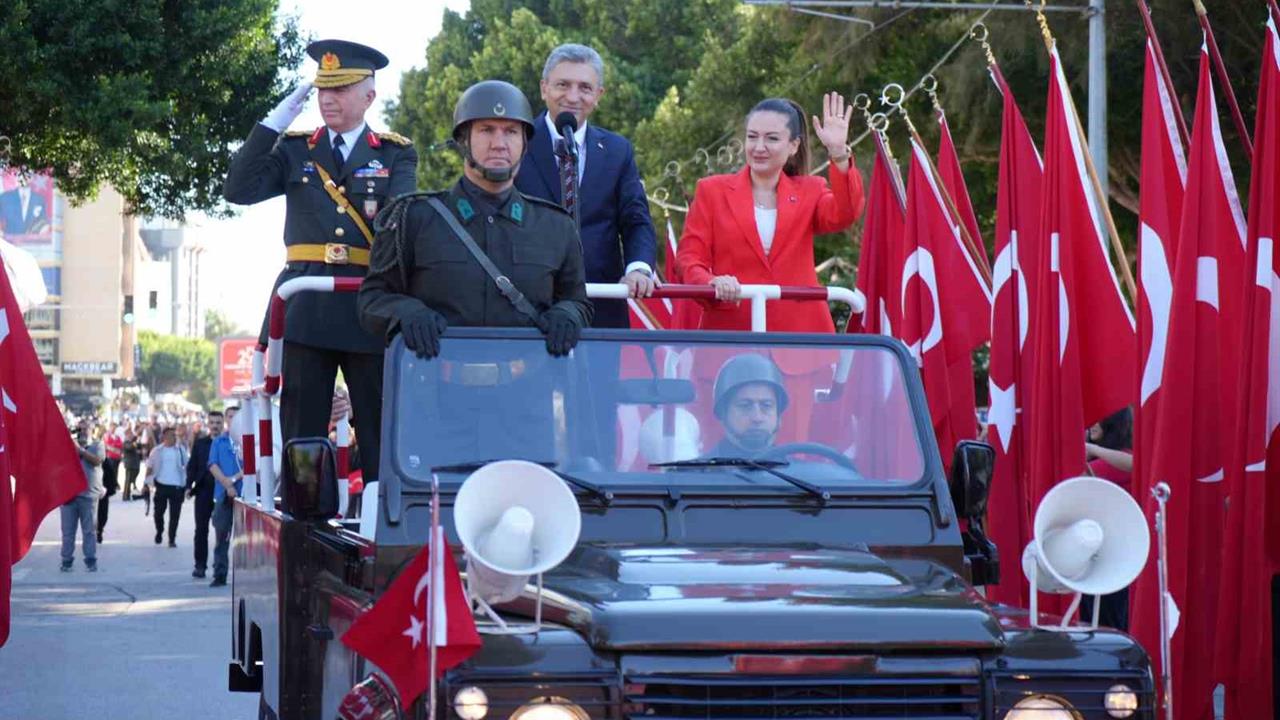 Antalya'da Cumhuriyet'in 102. Yılı Kutlamaları Coşkuyla Gerçekleşti