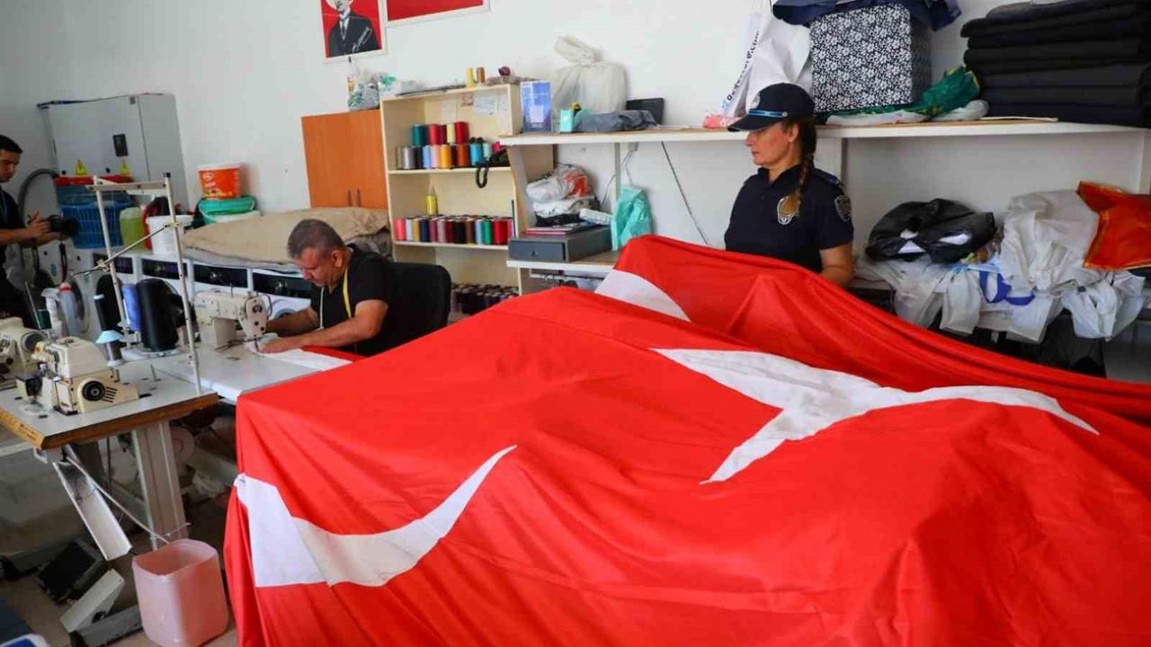 Muğla Bodrum'da Terzi Ali Akay'a Teşekkür Plaketi Verildi