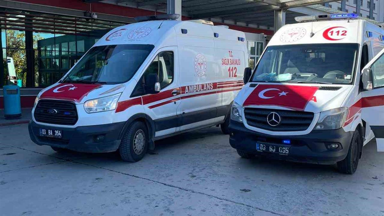Afyonkarahisar'da 29 Ekim Cumhuriyet Bayramı İçin Ambulanslar Türk Bayraklarıyla Süslenerek Coşkuya Katıldı