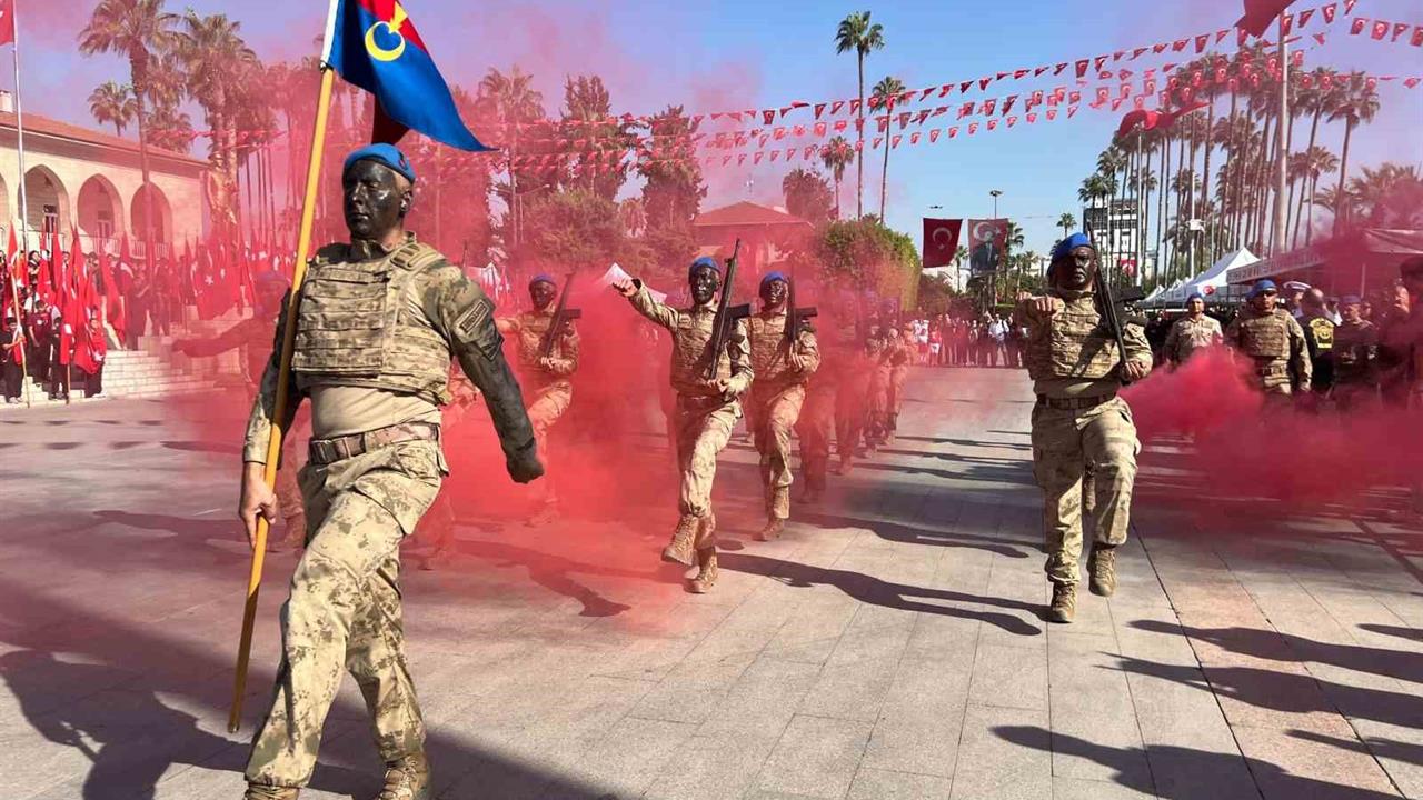 Mersin'de 29 Ekim Cumhuriyet Bayramı, Öğrencilerin Gösterileriyle Kutlandı