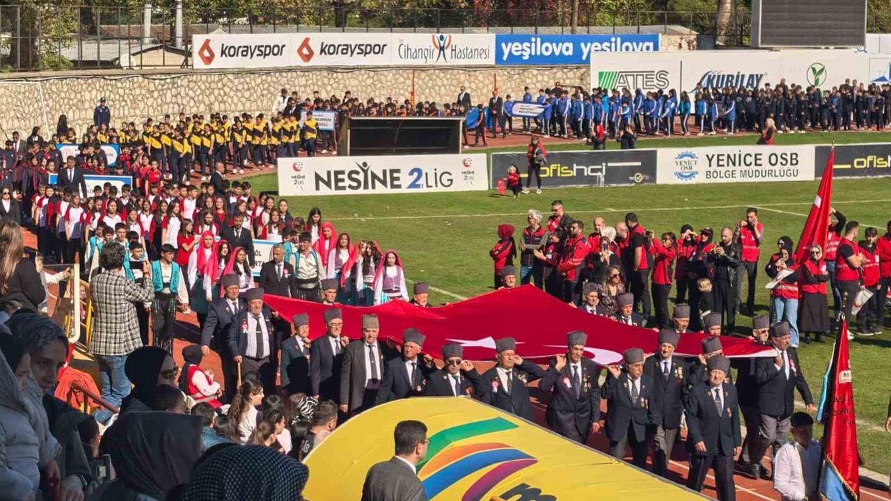 İnegöl'de 29 Ekim Cumhuriyet Bayramı 17 Yıl Aradan Sonra İlçe Stadyumunda Kutlandı