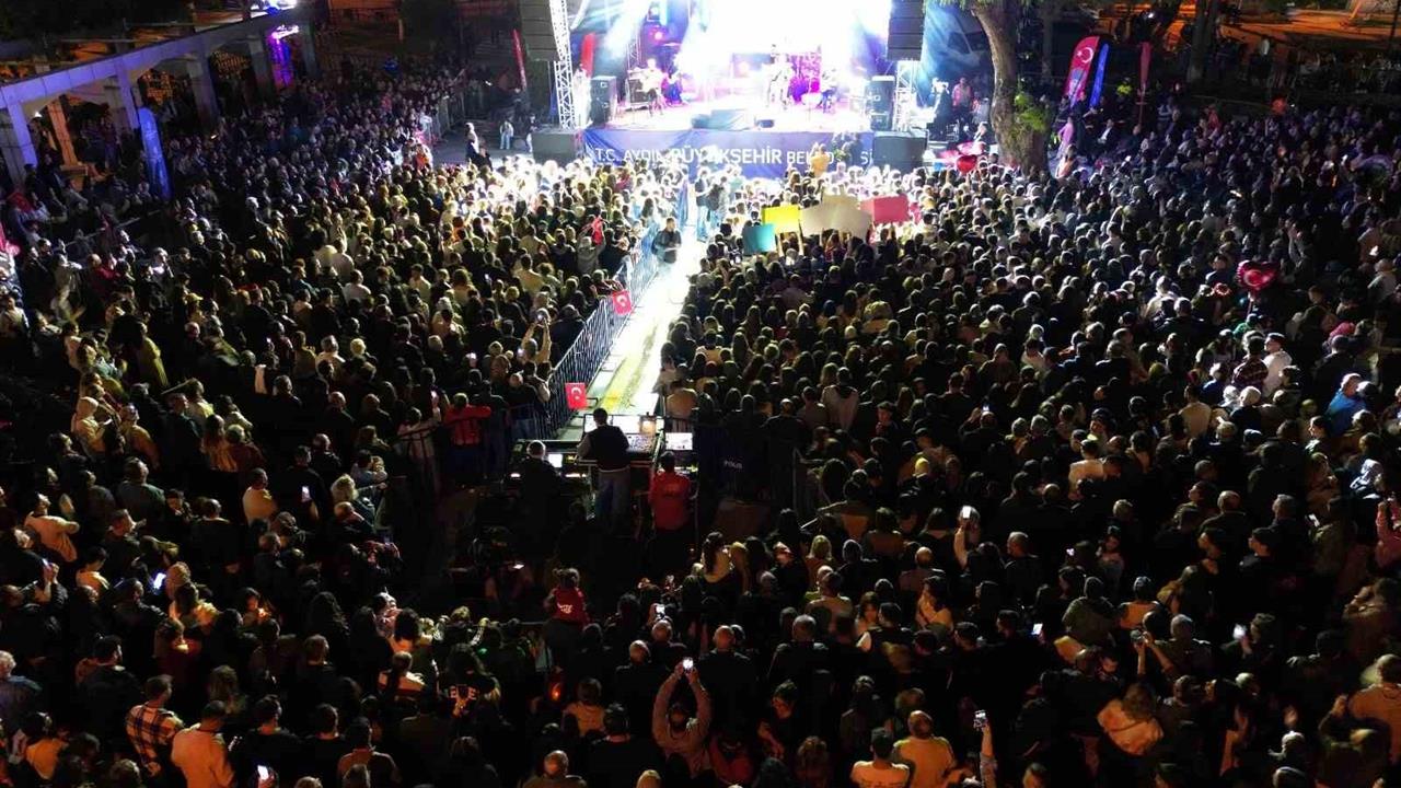 Söke'de Cumhuriyet Bayramı Kıraç Konseriyle Coşkuyla Kutlandı