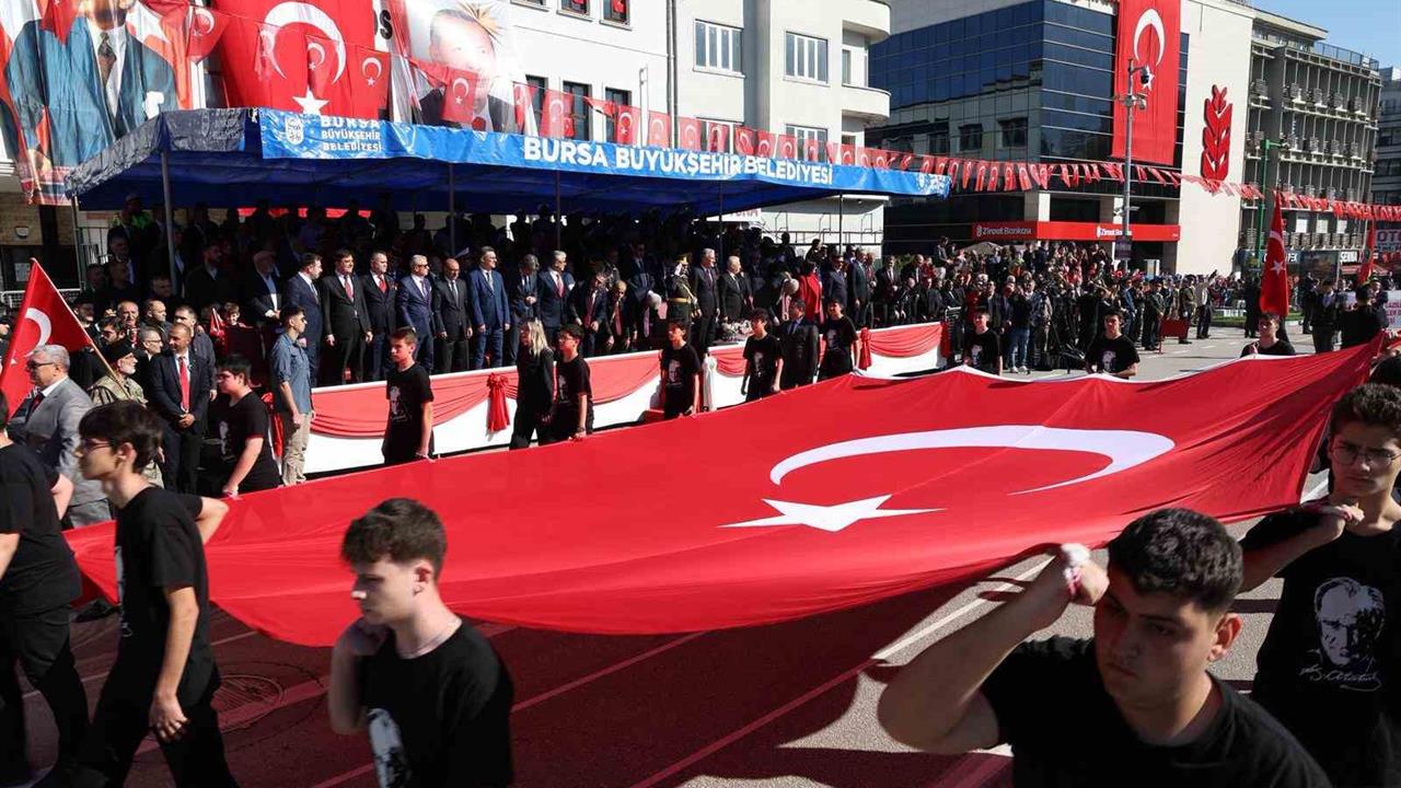 Bursa'da 29 Ekim Cumhuriyet Bayramı Coşkuyla Kutlandı