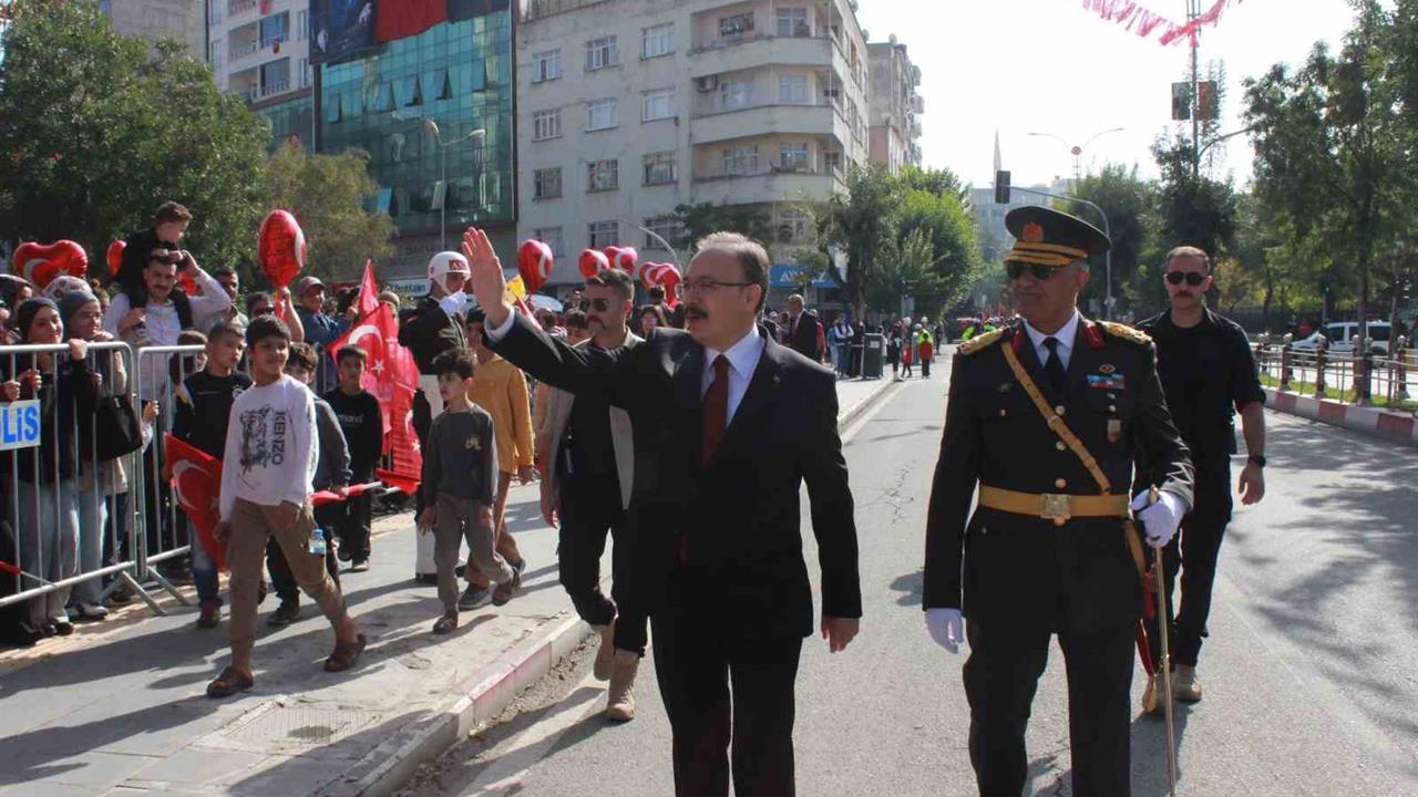 Siirt'te Cumhuriyet Bayramı Etkinlikleri Yoğun İlgiyle Kutlandı