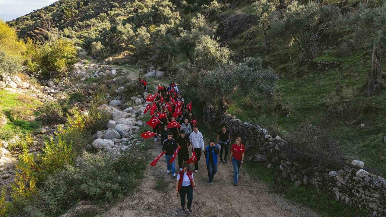 Aydın Koçarlı'da Gençler Cumhuriyet İçin Yürüyüş Düzenledi