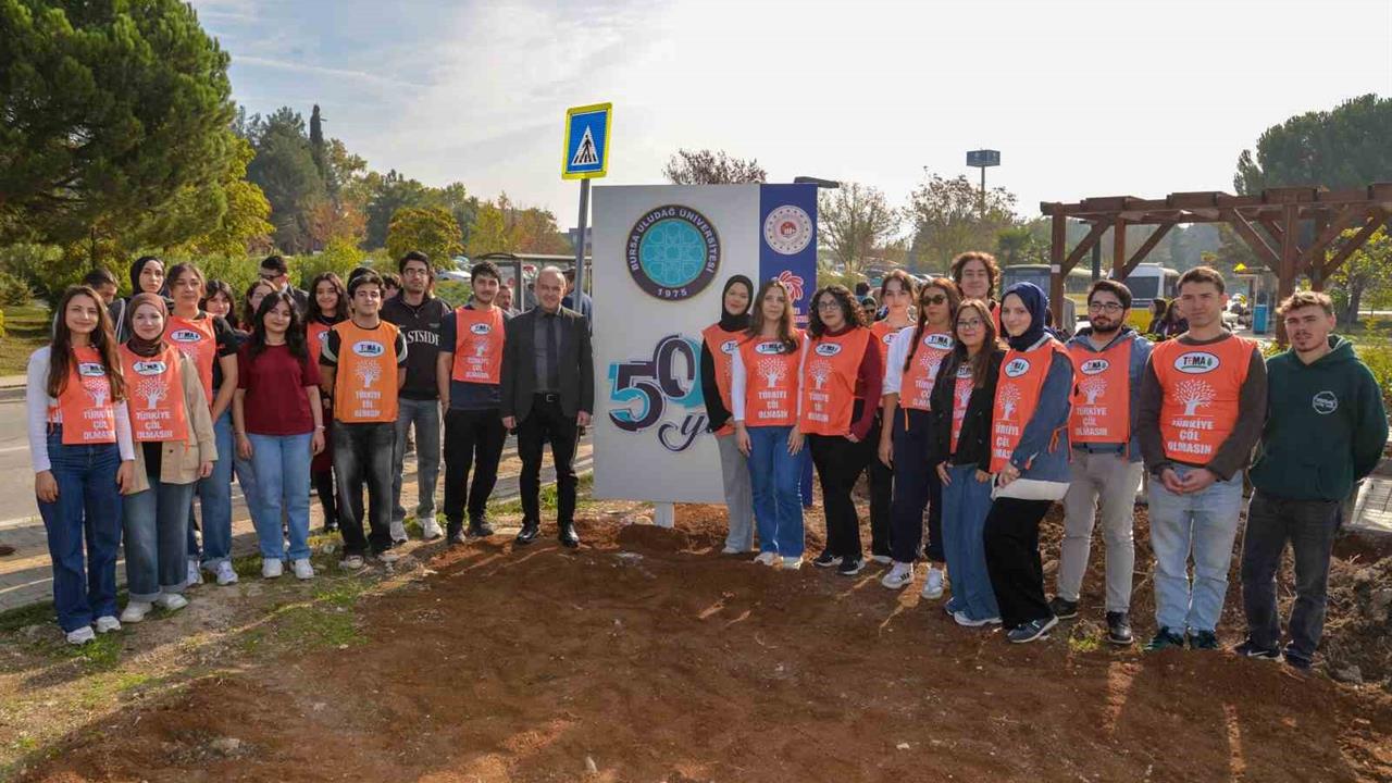 Bursa Uludağ Üniversitesi'nde '50. Yıl Sokağı' Fidanlarla Renklendirildi