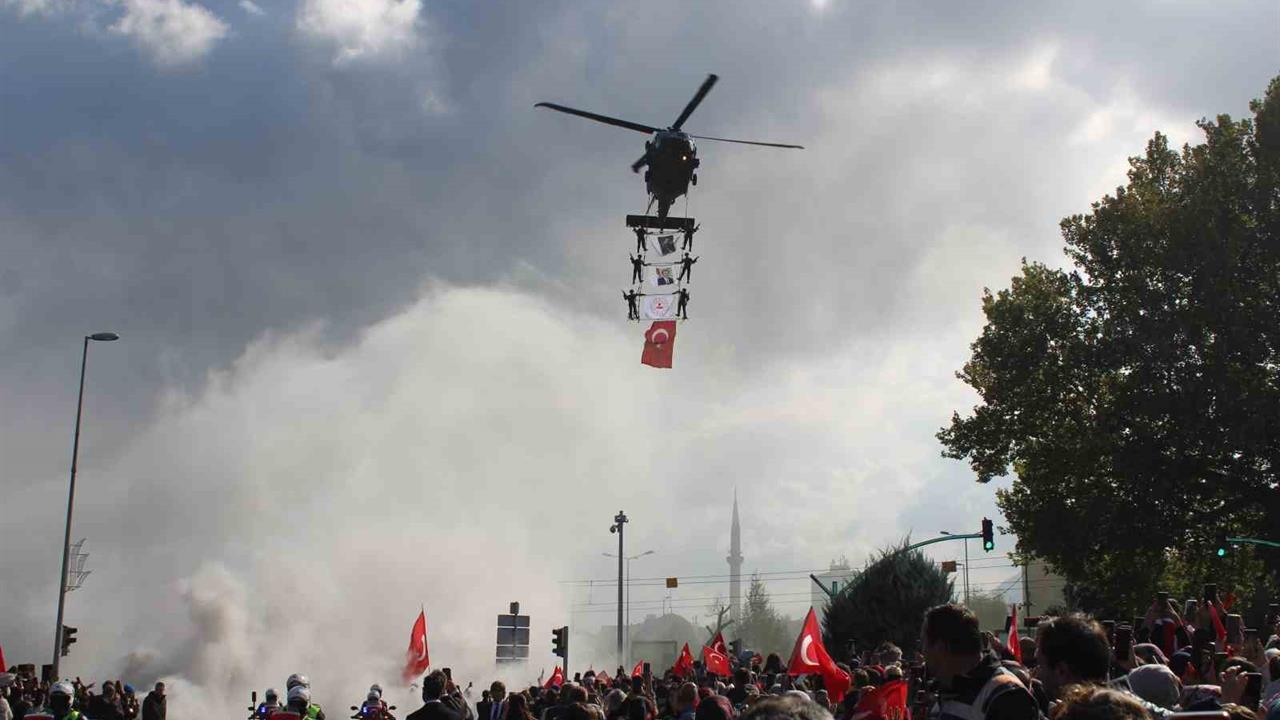 Kayseri'de 29 Ekim Cumhuriyet Bayramı Kutlamalarında Jandarma 'Çelik Kanatlar' Gösterisi Düzenlendi