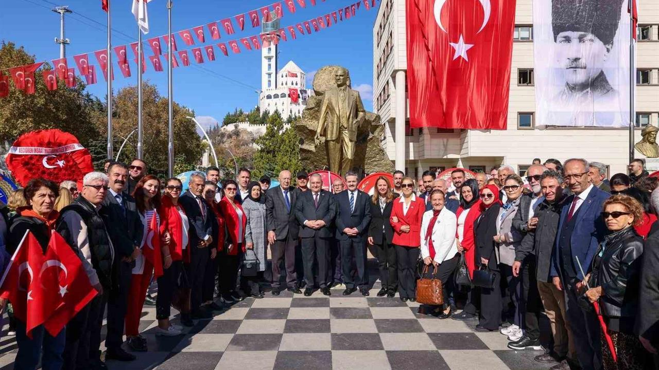 Keçiören'de Cumhuriyet Bayramı Coşkusu 102. Yıl Kutlamasıyla Yaşandı