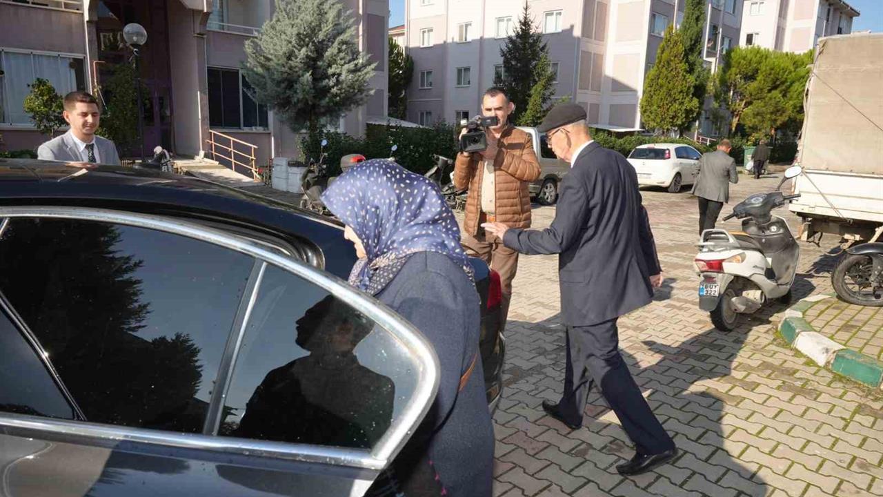 Bursa Yenişehir'de Şehit Ailesine Yapılan Sürpriz Ziyaretle Duygusal Anlar Yaşandı