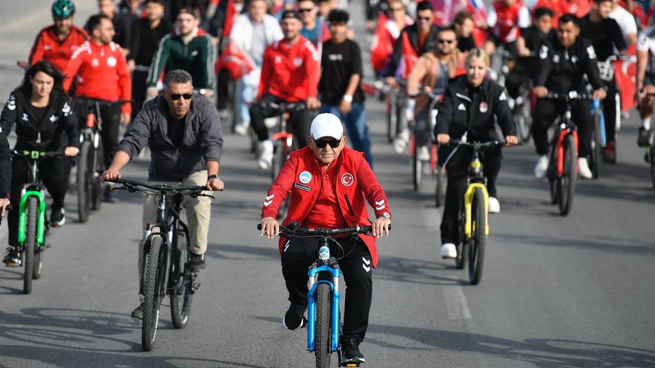 Kayseri'de 'Cumhuriyetin Gücüyle Pedallıyoruz' Etkinliğine Başkan Büyükkılıç Katıldı