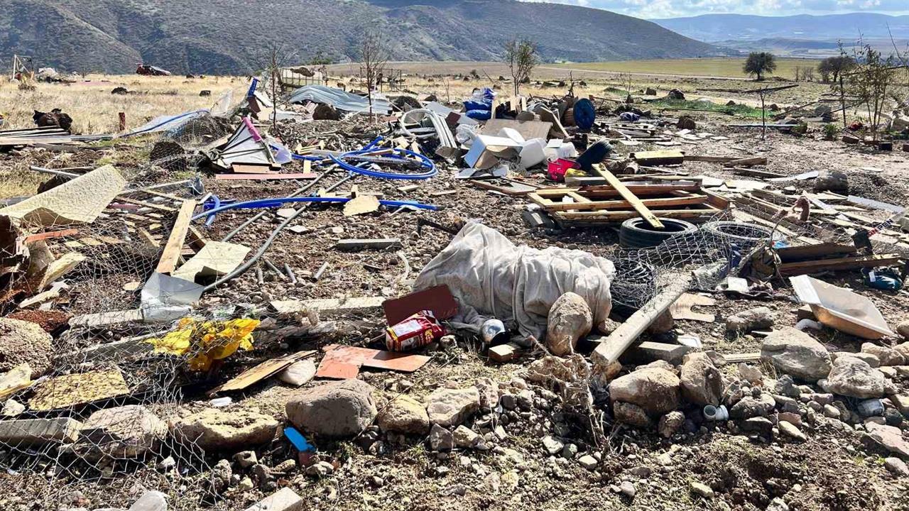 Ankara'da Fırtınada Hasar Gören Hobi Bahçeleri Görüntülendi