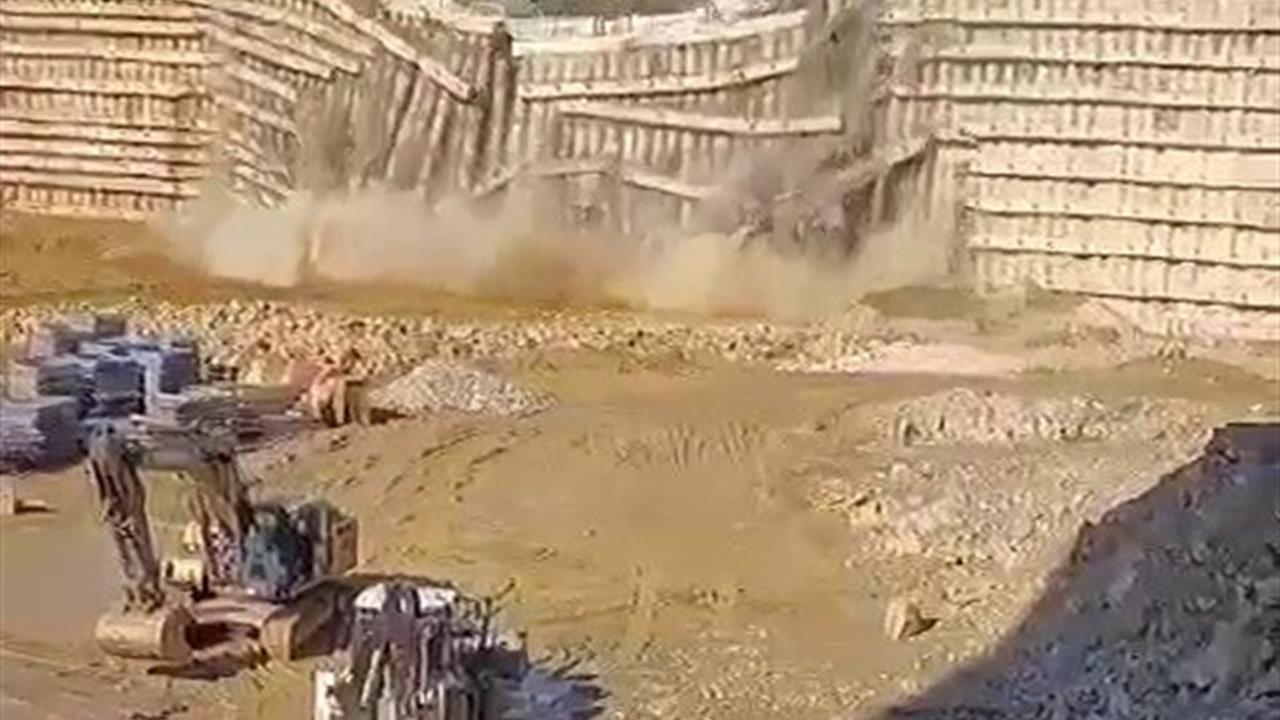 Ümraniye'de İnşaat Alanında Yol Çökmesi Yaşandı