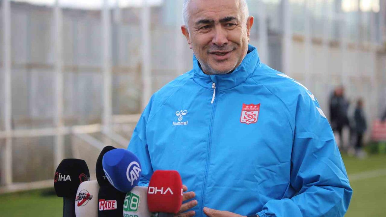 Sivasspor Teknik Direktörü Mehmet Altıparmak, play-off potasına girmeyi öncelikli hedef olarak belirledi.