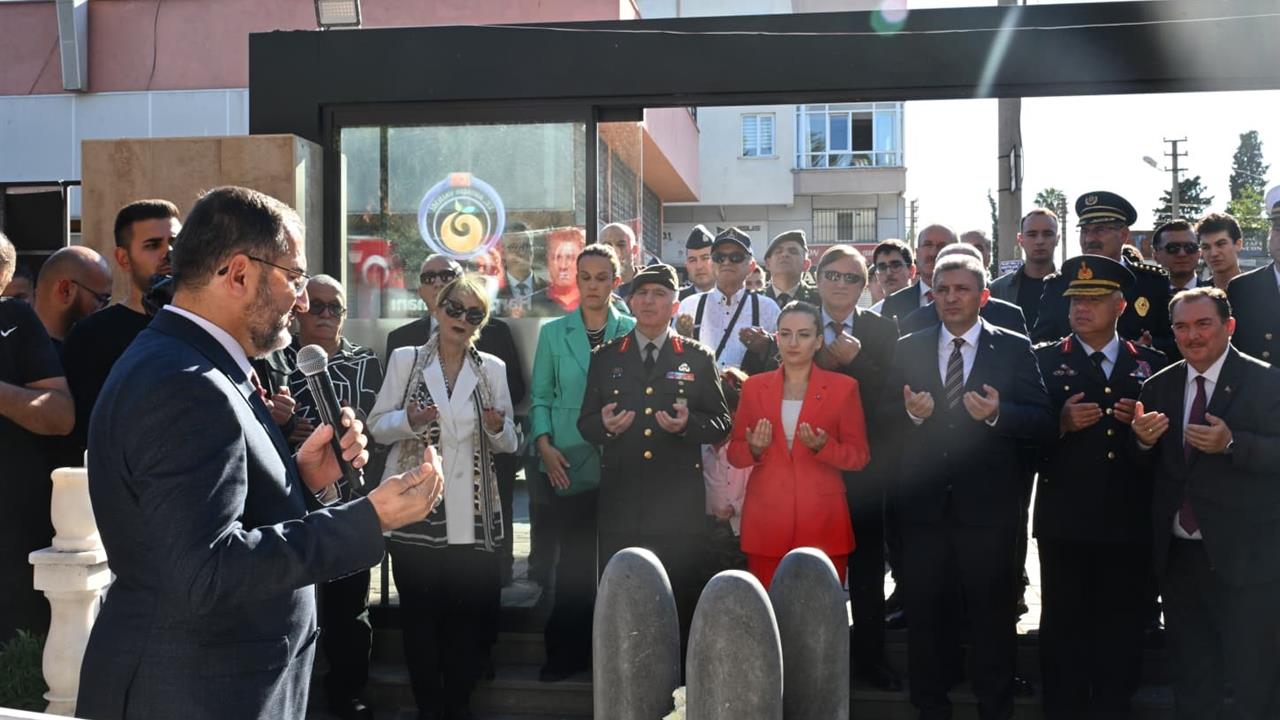 Antalya'da Mustafa Ertuğrul Aker'in Anıt Mezarı Törenle Hizmete Girdi