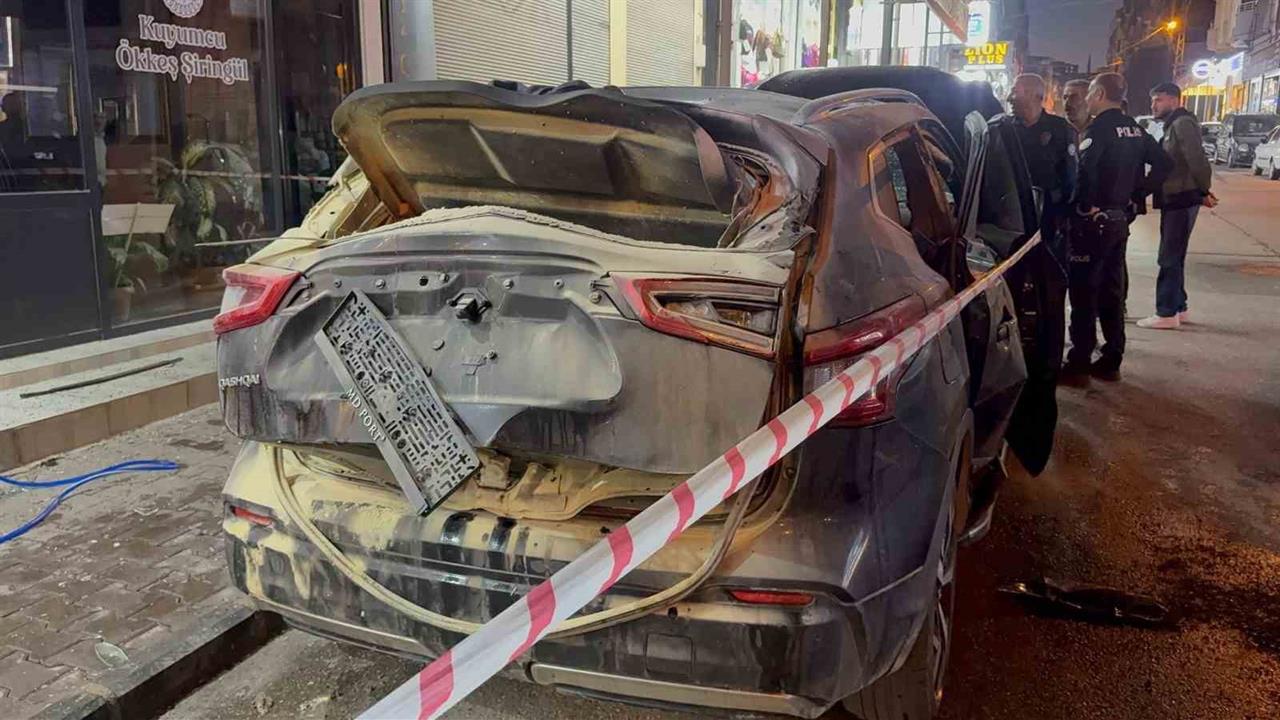 Gaziantep Şehitkamil'de Park Halindeki Otomobilde Mutfak Tüpü Patladı: 1 Yaralı