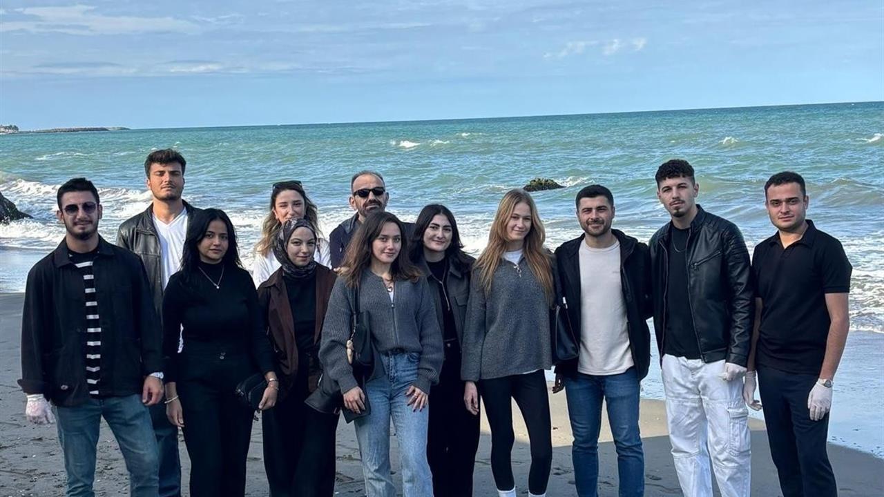 Samsun'da Üniversite Öğrencileri, Çevre Temizliği İçin Bir Araya Geldi