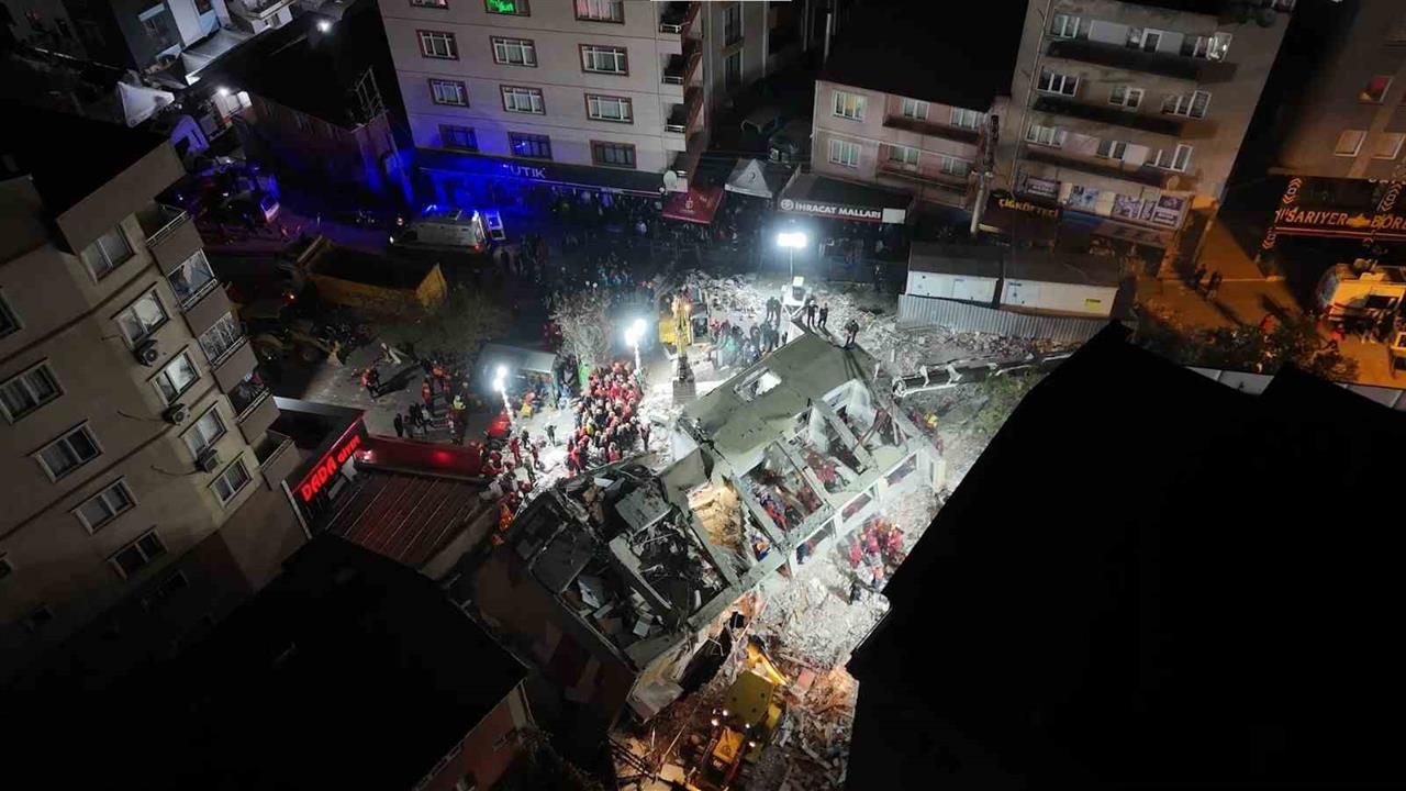 Kocaeli Gebze'de Çöken Binada Arama Kurtarma Çalışmaları 14. Saate Girdi