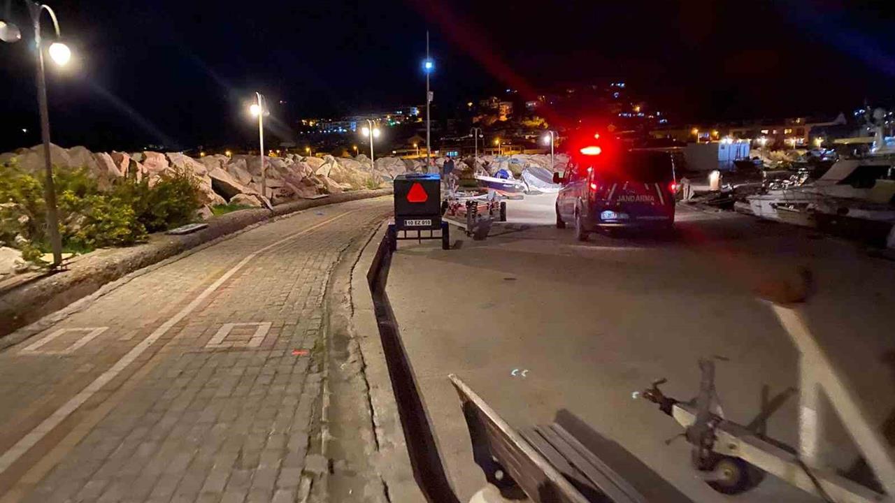 Çanakkale Ayvacık'ta Kayalıklarda Bir Kişinin Cenazesi Bulundu