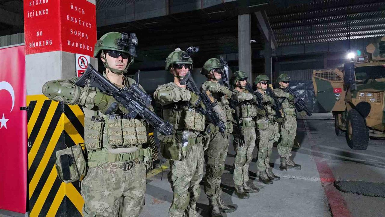 Kosova Prizren'de Türk Askerlerinin Zeybek Gösterisi İle Cumhuriyet Kutlaması Yapıldı