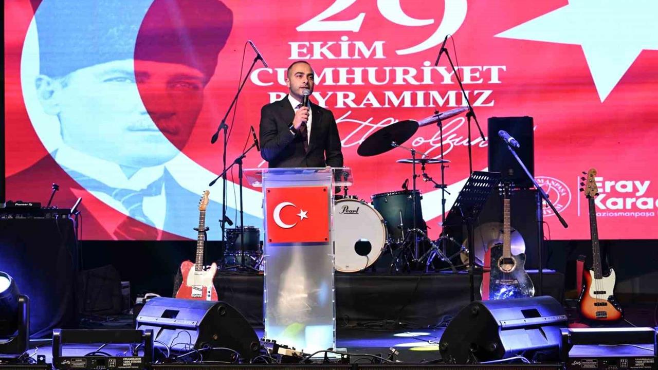 Gaziosmanpaşa’da 29 Ekim Cumhuriyet Bayramı Fener Alayı ve Konserle Kutlandı