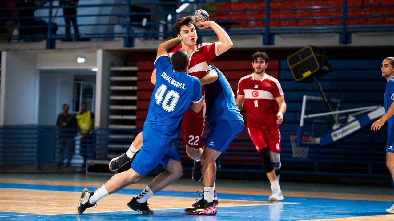 A Milli Hentbol Erkek Takımı, Güney Kıbrıs Rum Kesimi'ni 33-27 mağlup etti.