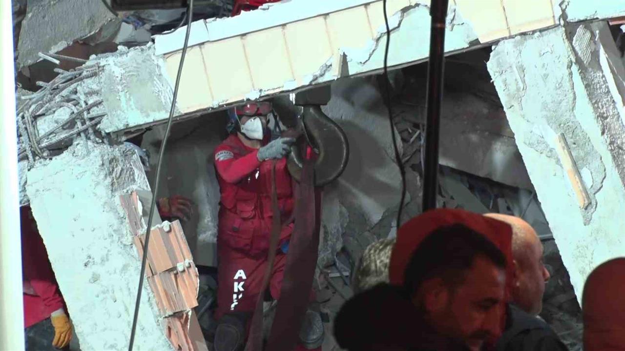 Kocaeli Gebze'de Çöken Binada Arama Kurtarma Çalışmaları 16 Saat Sürdü