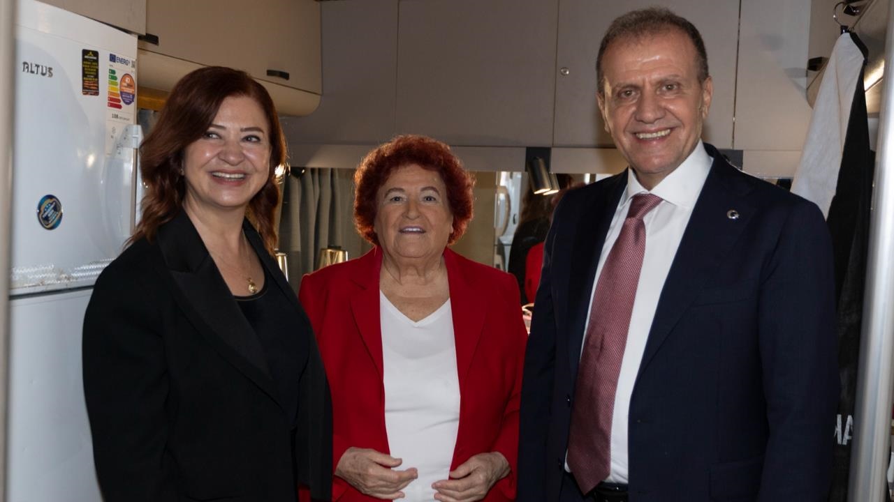 Müziğin Yaşayan Efsanesi Selda Bağcan İle Mersin’de ‘cumhuriyet’ Coşkusu