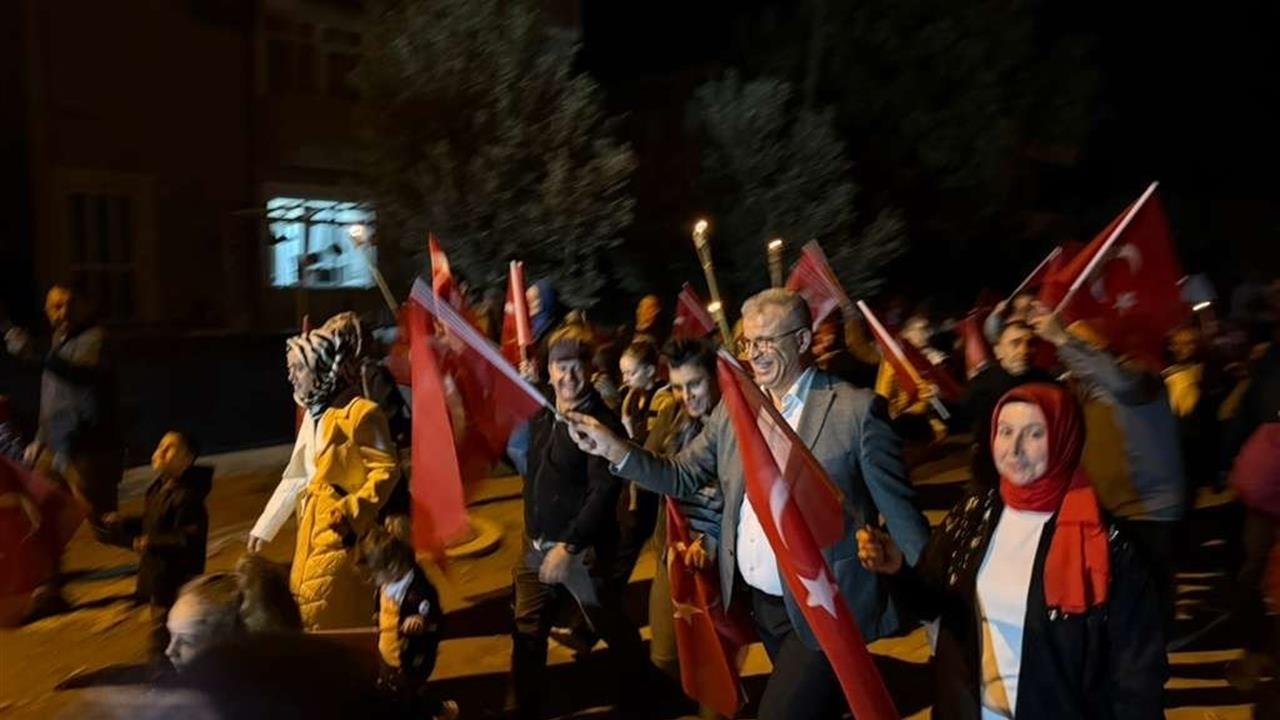 Karabiga'da 29 Ekim Cumhuriyet Bayramı Kutlamaları Renkli Görüntülere Sahne Oldu
