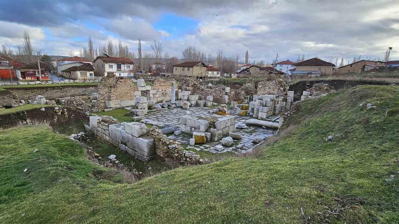 Tokat Sulusaray'da Bulunan Termal Su, 2 Bin Yıllık Roma Hamamını İşaret Ediyor