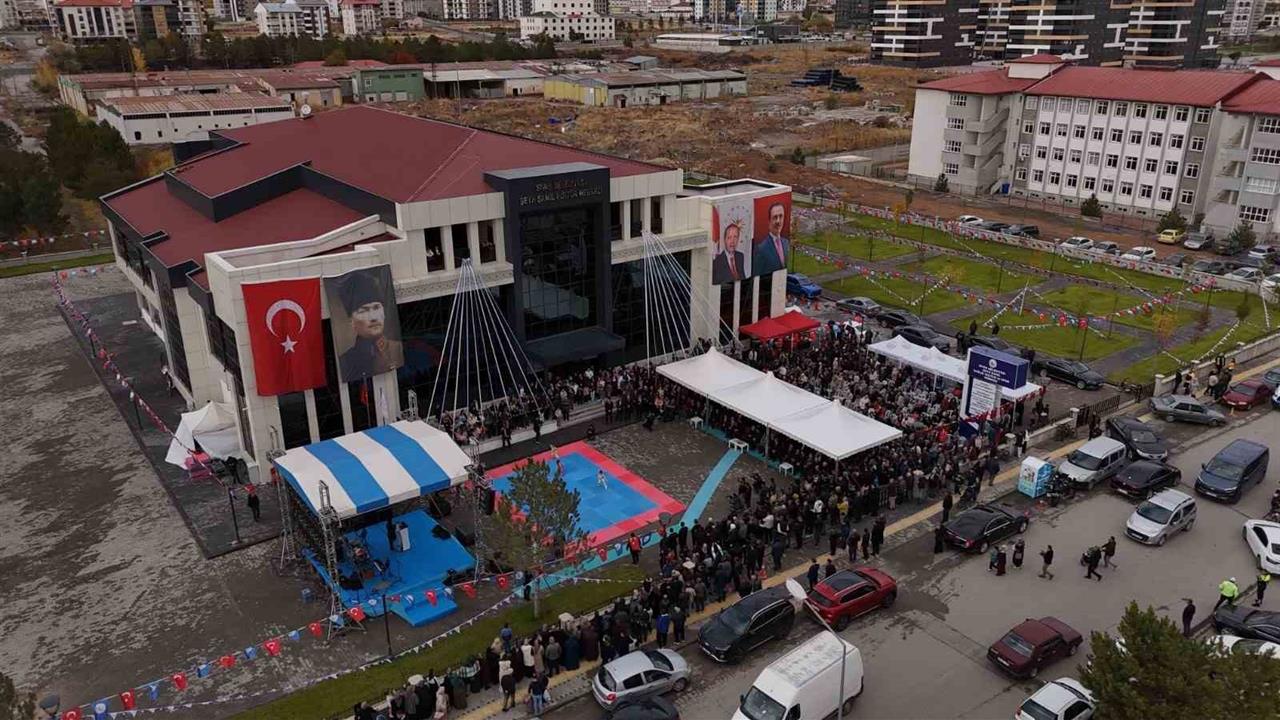 Sivas'ta Dört Farklı Kurumun Bir Araya Geldiği Sağlık Kültür ve Spor Merkezi Açıldı