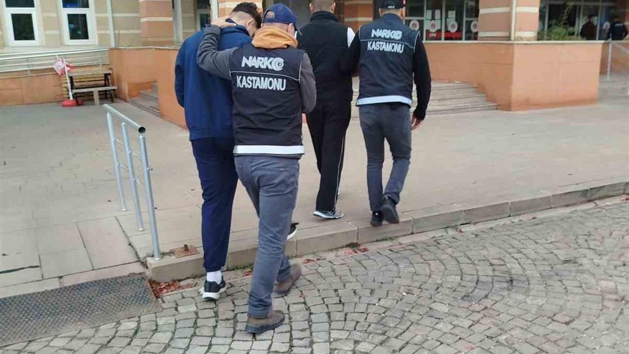Kastamonu Merkez'de Uyuşturucu ile Yakalanan İki Şüpheli Tutuklandı