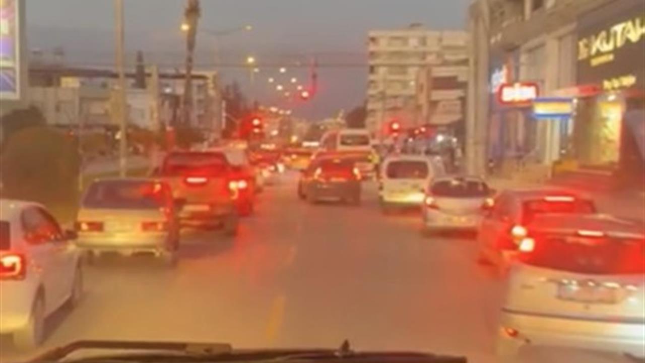 Osmaniye'de Yangın İhbarına Giden İtfaiye Aracına Sürücülerden Örnek Davranış