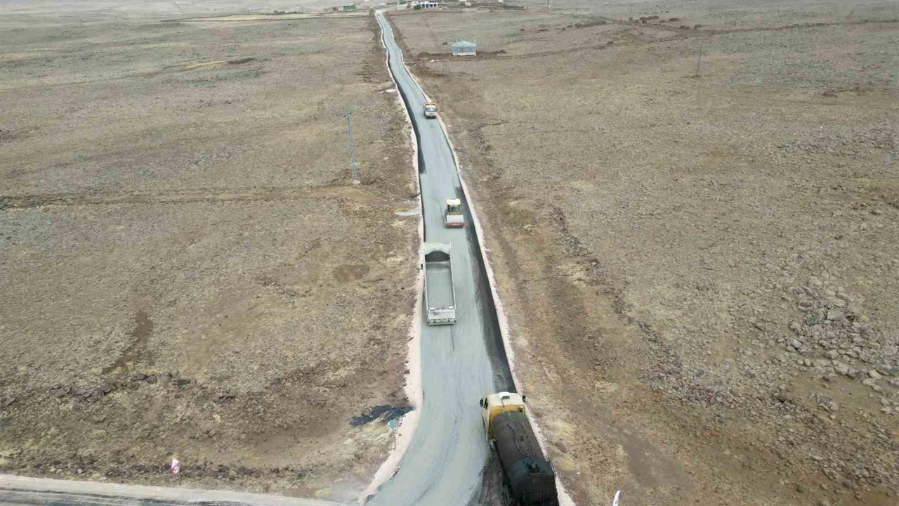 Şanlıurfa Viranşehir'de 4 Kilometrelik Yol Sathi Asfalt ile Yenilendi
