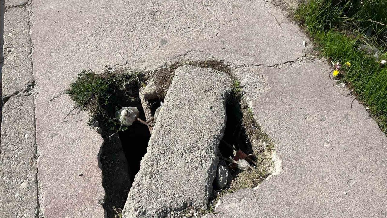 Denizli Buldan'da Kaldırımlar ve Çöp Sorunları Vatandaşları Rahatsız Ediyor