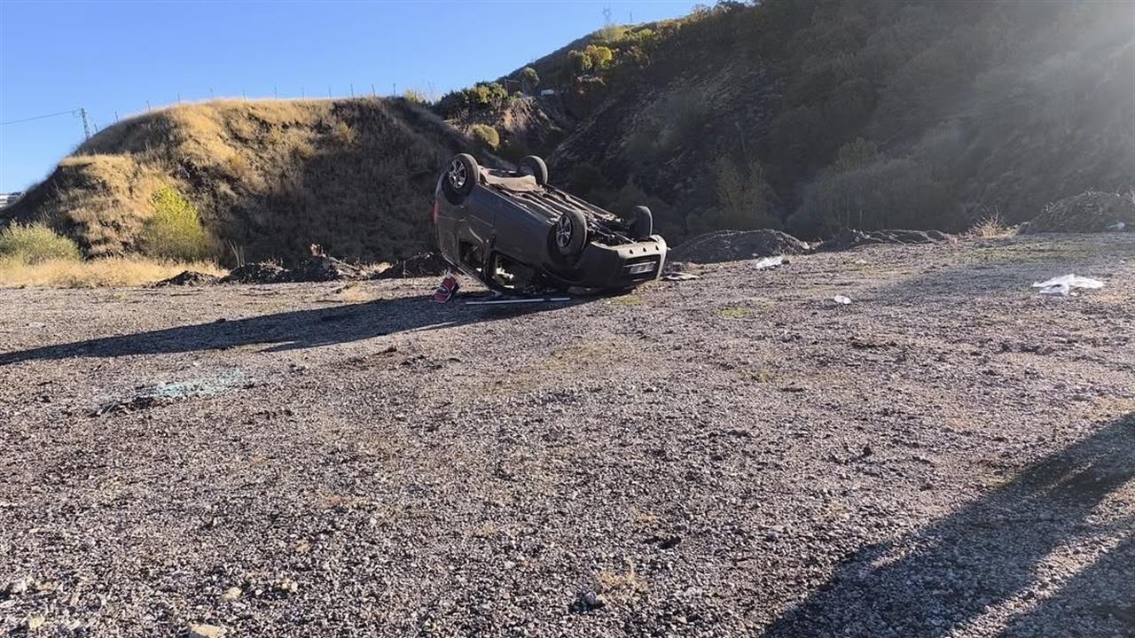 Bingöl'de Hafif Ticari Araç Takla Attı, 5 Kişi Yaralandı