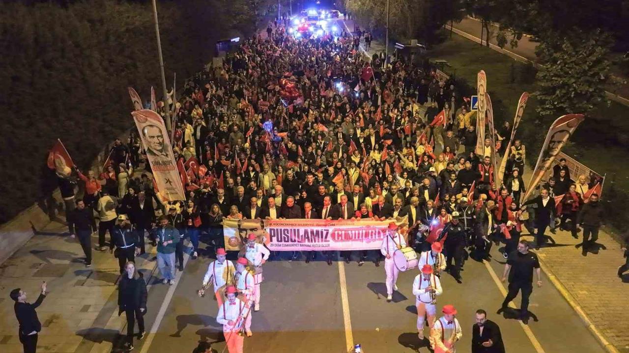 Küçükçekmece'de Cumhuriyet Bayramı Kutlamaları Coşkuyla Gerçekleşti