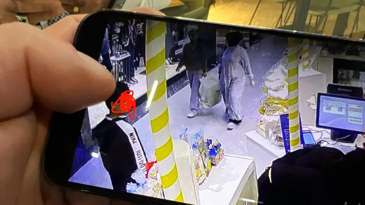 Mersin’de Avm Önünde Çanta Hırsızlığı