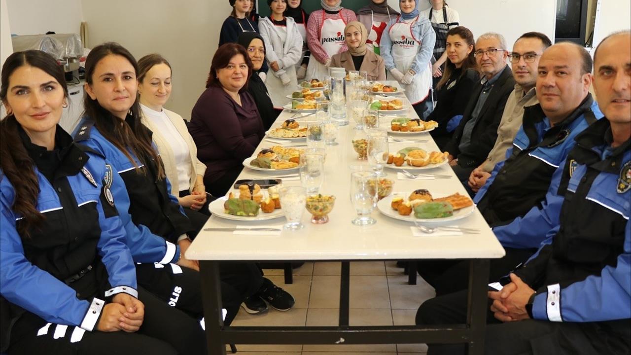 Kütahya Merkez'de Gençlerin Mesleki Beceri Kazanması İçin Kurs Veriliyor