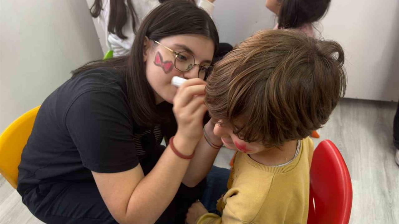 Gaziantep'te GKV Cemil Alevli Lisesi Öğrencileri Cumhuriyet İçin Etkinlik Düzenledi