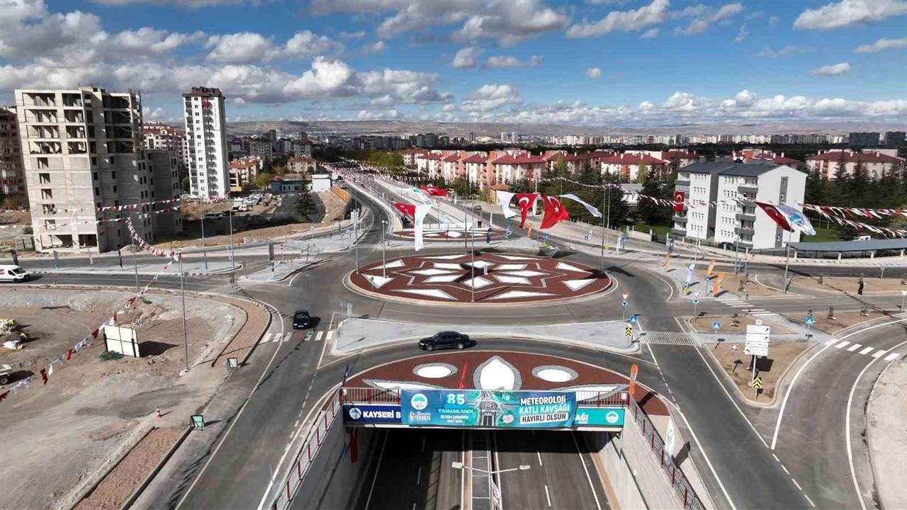 Kayseri'de 29 Ekim Cumhuriyet Bayramı'nda Açılan Katlı Kavşak, Şehir Ulaşımına Katkı Sağlayacak