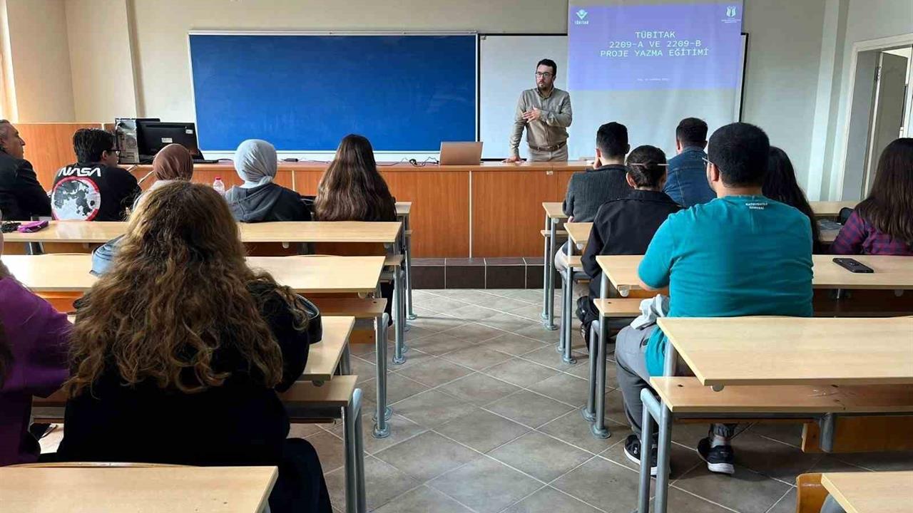 Sakarya'da SUBÜ'de TÜBİTAK Proje Yazım Eğitimi Yapıldı