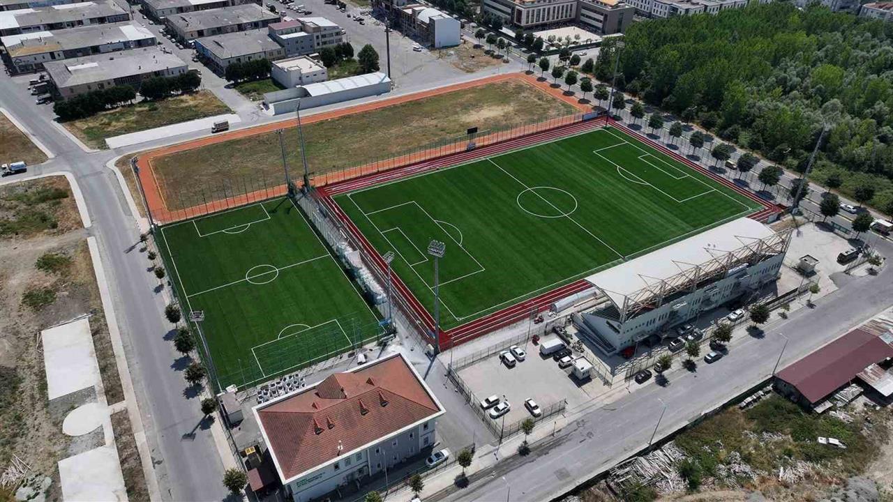 Sakarya'daki Ekrem Karaberberoğlu Spor Tesisine FIFA Kalite Sertifikası Verildi