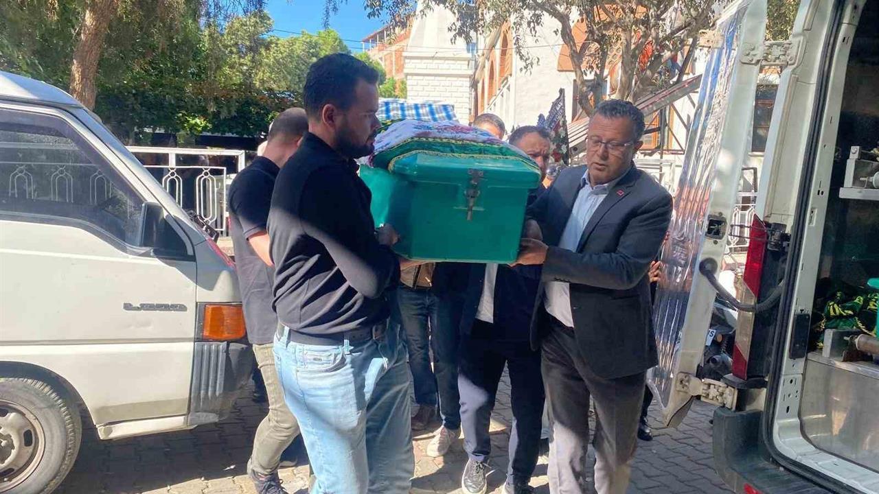 Manisa Alaşehir'de Emekli Öğretmen Altan'ın Cenaze Törenine Çok Sayıda Katılım Oldu