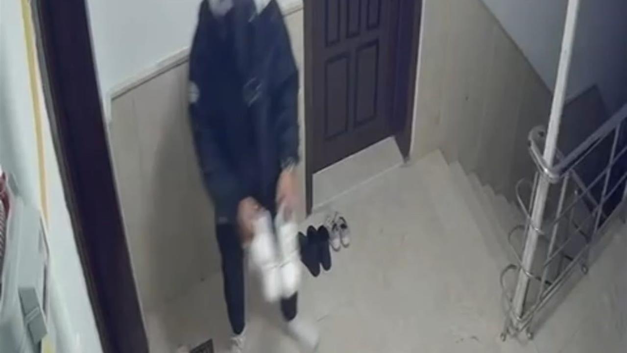 Ankara Sincan'da Bir Kuryenin Çaldığı Ayakkabı Güvenlik Kamerasında Görüntülendi