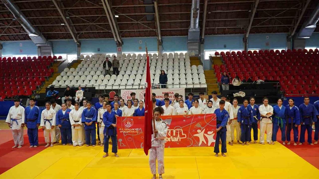 Manisa'da Okul Sporları Judo Müsabakaları ile Start Aldı