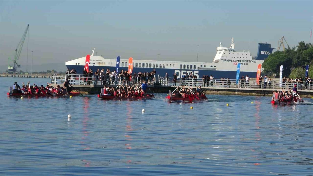 Pendik'de Öğrencilerin Katıldığı Dragon Bot Yarışları Renkli Anlara Ev Sahipliği Yaptı
