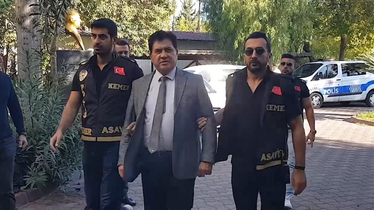 Antalya Kemer'de Eski Belediye Başkanı Mustafa Gül, Nüfuz Ticareti İddiasıyla Tutuklandı
