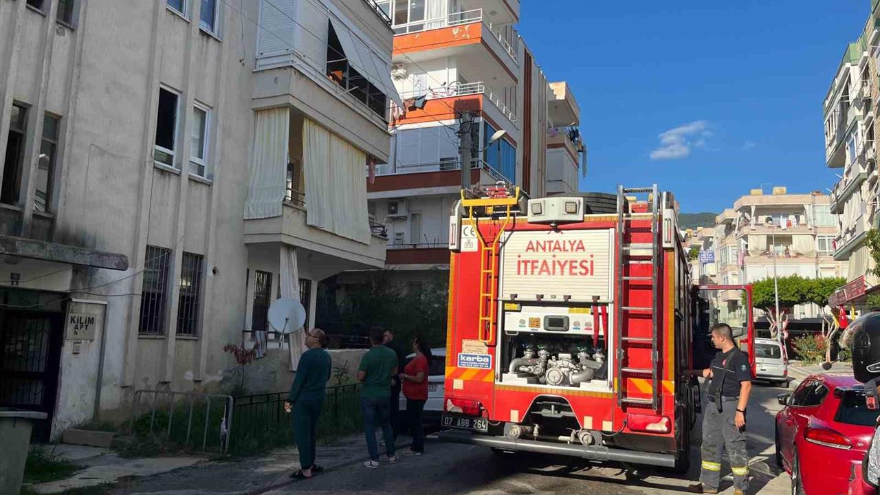 Alanya'da Evin Banyosunda Çıkan Yangın Korkuya Neden Oldu